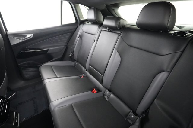 2023 Volkswagen ID.4 — photo 19 of 24