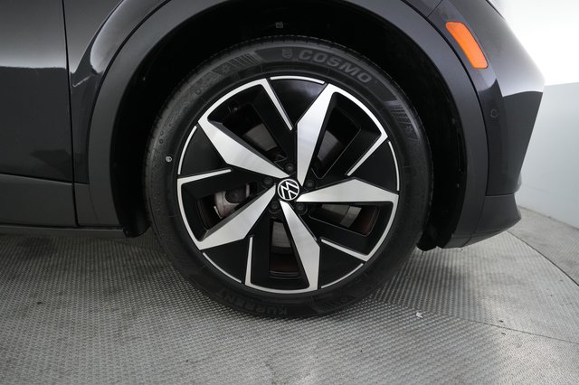 2023 Volkswagen ID.4 — photo 16 of 24