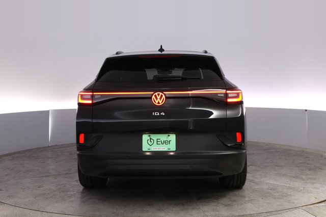 2023 Volkswagen ID.4 — photo 12 of 24