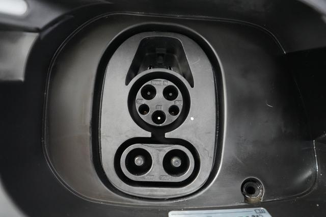 2023 Volkswagen ID.4 — photo 8 of 24