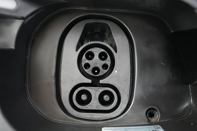 2023 Volkswagen ID.4 — photo 8 of 24