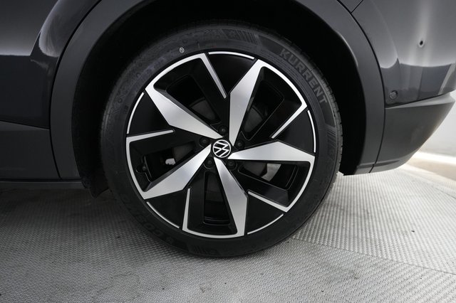 2023 Volkswagen ID.4 — photo 7 of 24
