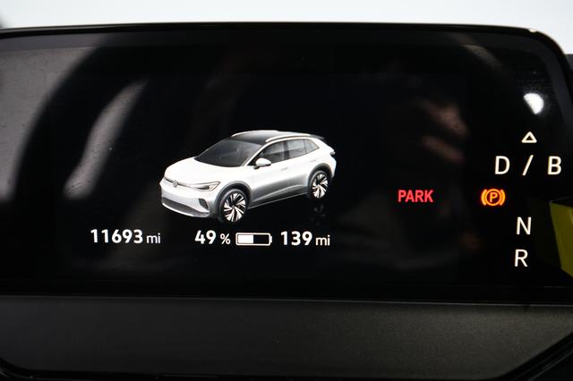 2023 Volkswagen ID.4 — photo 5 of 24
