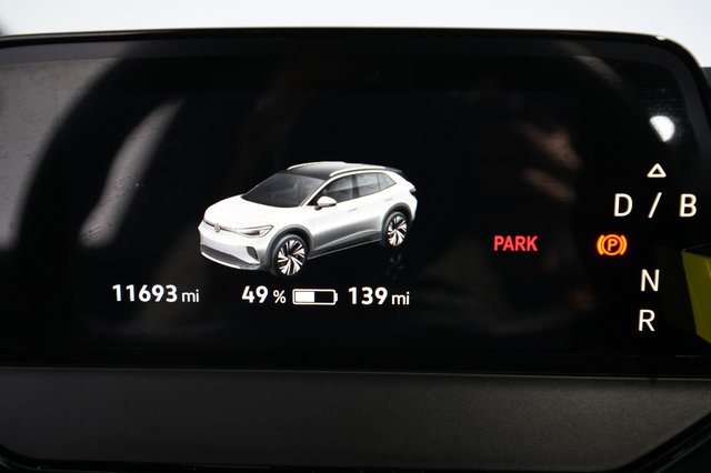 2023 Volkswagen ID.4 — photo 5 of 24