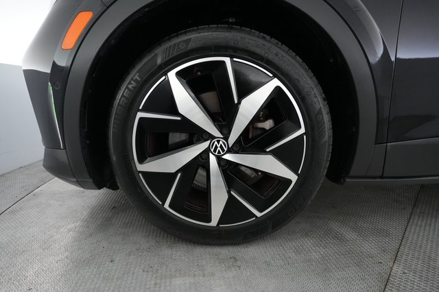2023 Volkswagen ID.4 — photo 15 of 24