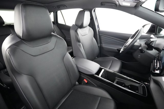 2023 Volkswagen ID.4 — photo 18 of 24