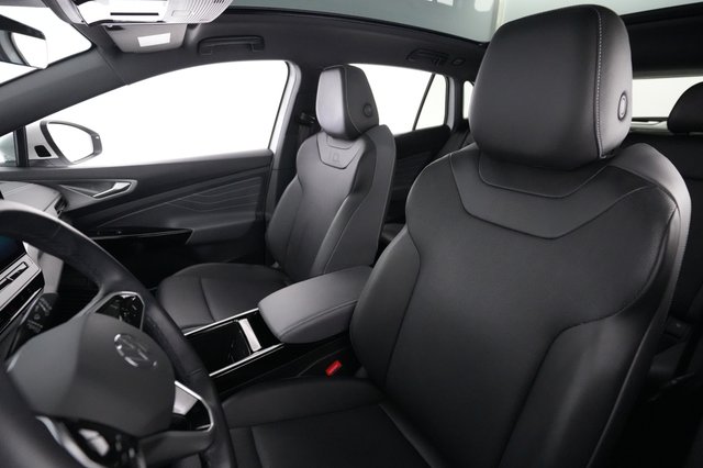 2023 Volkswagen ID.4 — photo 3 of 21