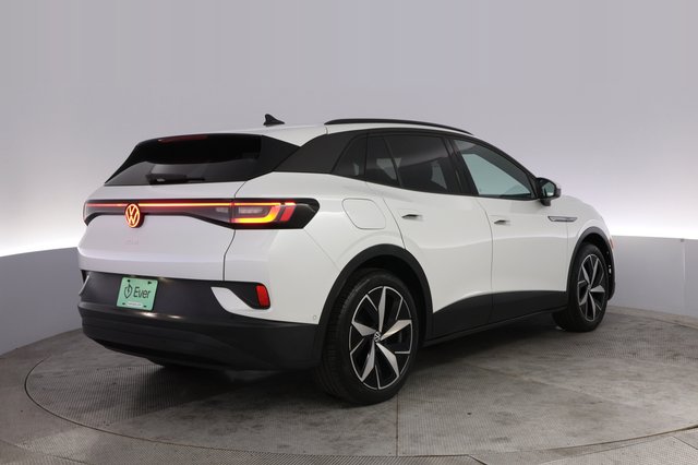 2023 Volkswagen ID.4 — photo 2 of 21