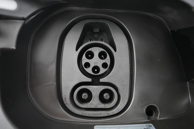 2023 Volkswagen ID.4 — photo 8 of 21