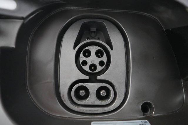 2023 Volkswagen ID.4 — photo 8 of 21