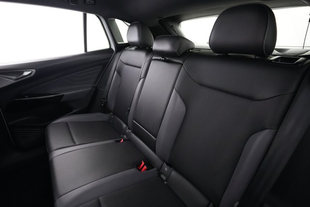 2023 Volkswagen ID.4 — photo 19 of 21