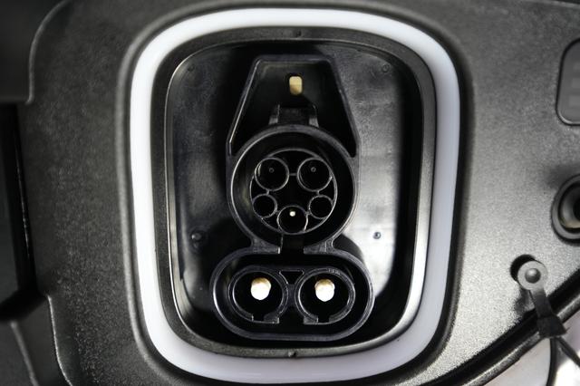 2023 Hyundai Kona Electric — photo 8 of 23
