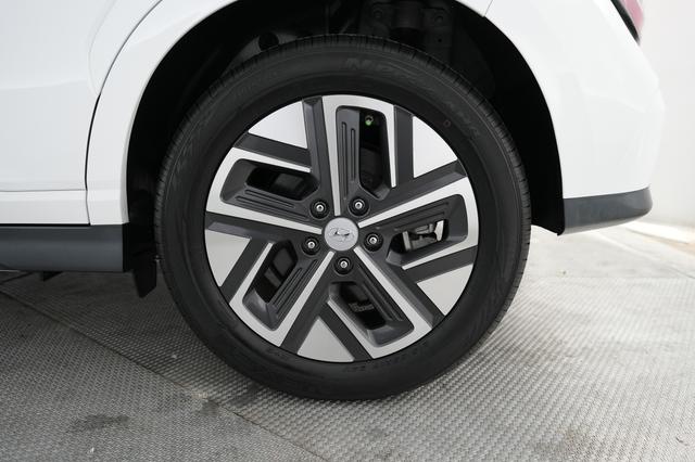2023 Hyundai Kona Electric — photo 7 of 23