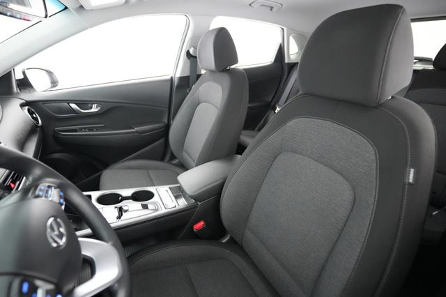 2023 Hyundai Kona Electric — photo 3 of 23