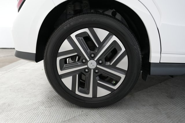 2023 Hyundai Kona Electric — photo 17 of 23