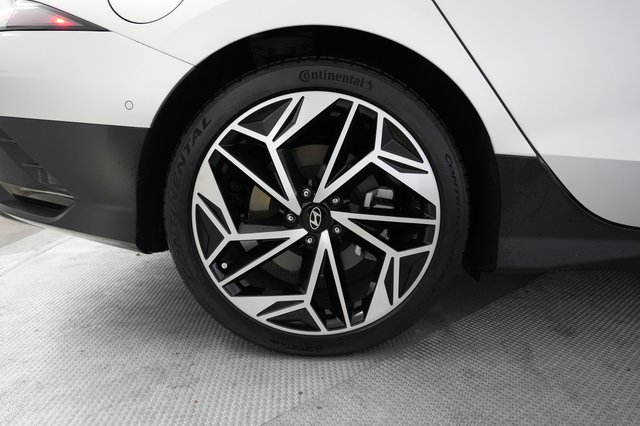 2023 Hyundai IONIQ 6 — photo 17 of 21