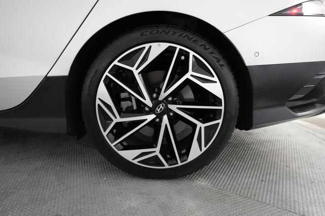2023 Hyundai IONIQ 6 — photo 7 of 21
