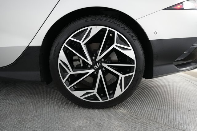 2023 Hyundai IONIQ 6 — photo 7 of 21
