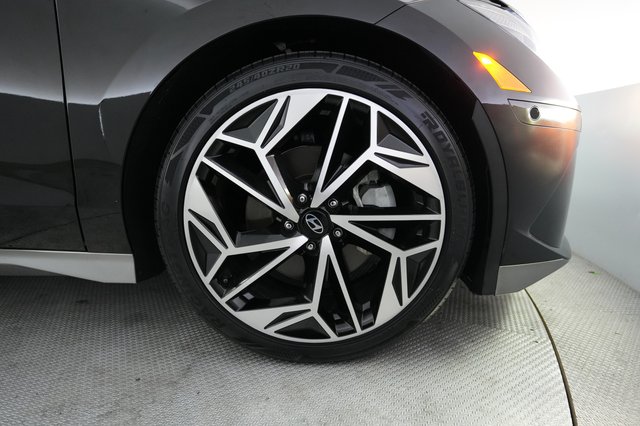 2023 Hyundai IONIQ 6 — photo 16 of 25