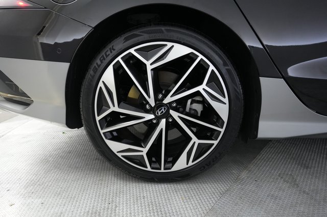 2023 Hyundai IONIQ 6 — photo 17 of 25