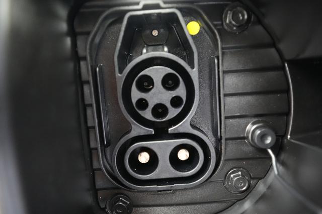 2023 Hyundai IONIQ 6 — photo 8 of 25