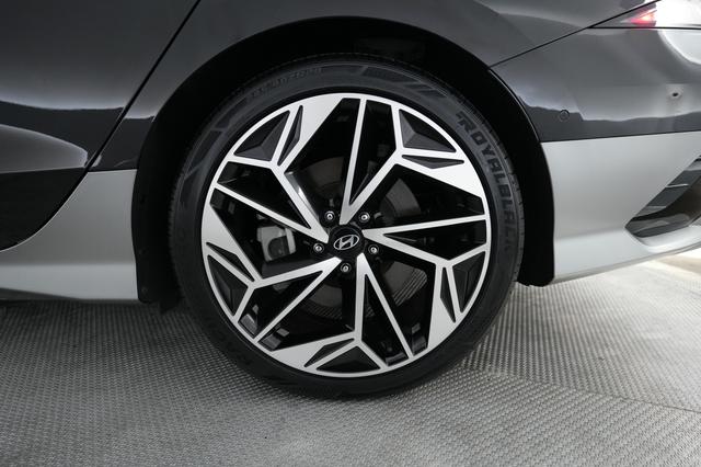 2023 Hyundai IONIQ 6 — photo 7 of 25