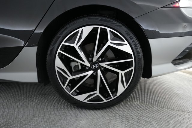2023 Hyundai IONIQ 6 — photo 7 of 25
