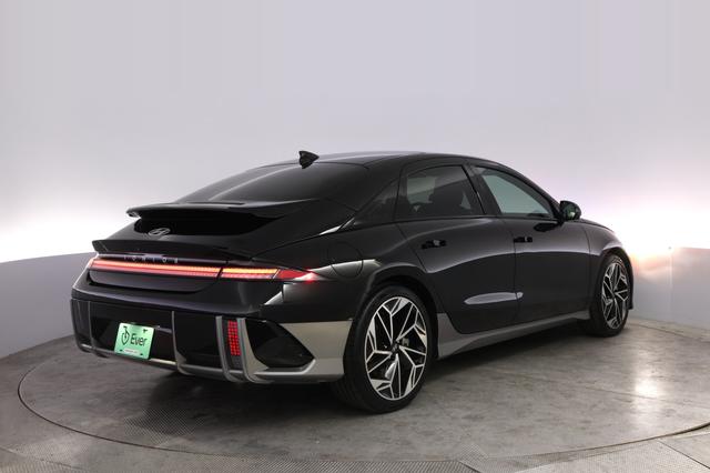2023 Hyundai IONIQ 6 — photo 2 of 25
