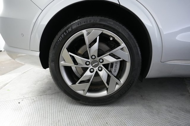 2024 Genesis Electrified GV70 — photo 17 of 22