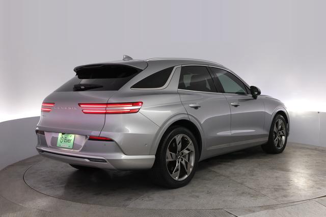 2024 Genesis Electrified GV70 — photo 2 of 22