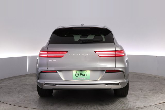 2024 Genesis Electrified GV70 — photo 12 of 22
