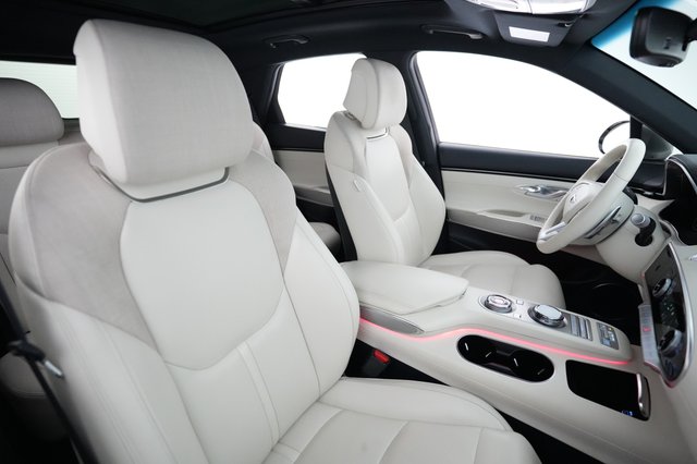 2024 Genesis Electrified GV70 — photo 18 of 22