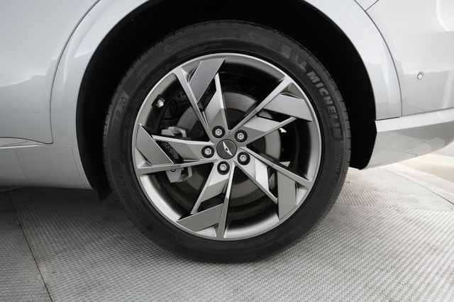 2024 Genesis Electrified GV70