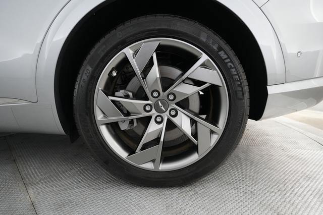 2024 Genesis Electrified GV70 — photo 7 of 22