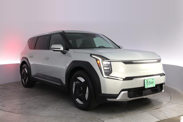 2024 Kia EV9 — photo 10 of 25