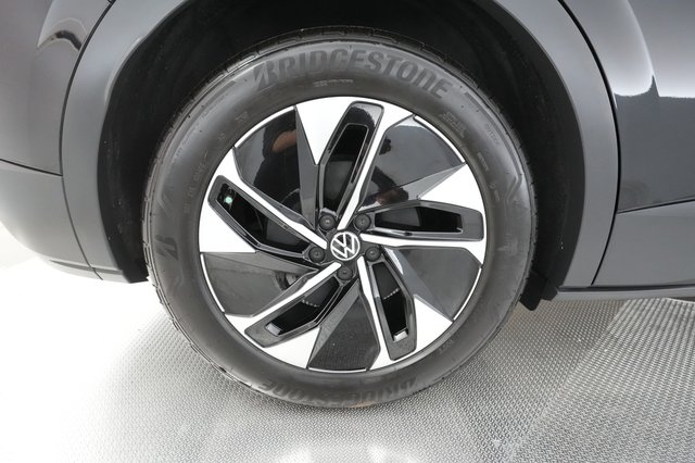 2021 Volkswagen ID.4 — photo 15 of 24