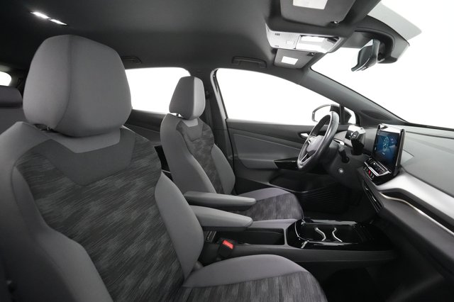 2021 Volkswagen ID.4 — photo 18 of 24