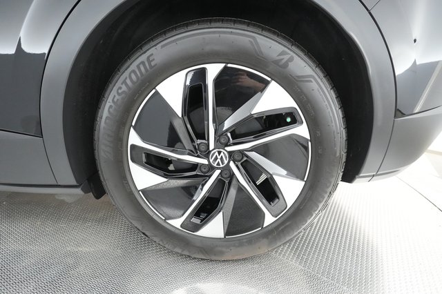 2021 Volkswagen ID.4 — photo 13 of 24
