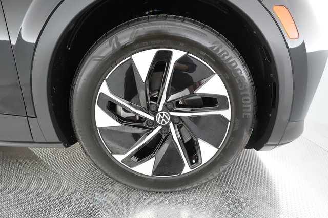 2021 Volkswagen ID.4 — photo 14 of 24