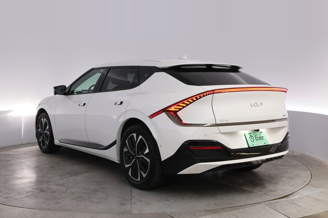 2024 Kia EV6 — photo 13 of 21