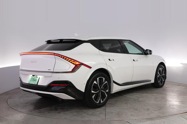2024 Kia EV6 — photo 2 of 21