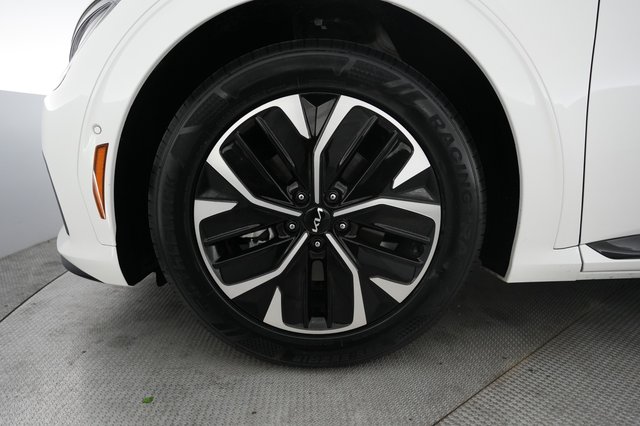 2024 Kia EV6 — photo 15 of 21