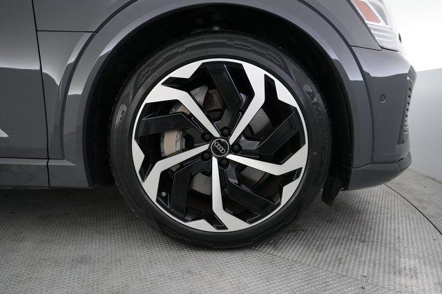 2024 Audi Q8 e-tron — photo 16 of 23