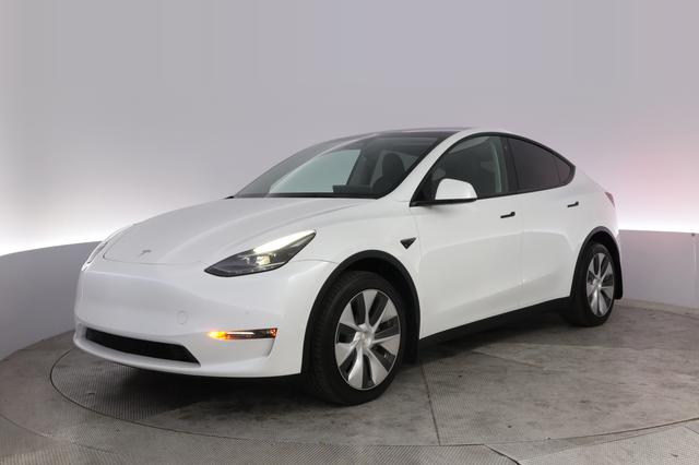2022 Tesla Model Y — VIN 7SAYGDEE9NF559892