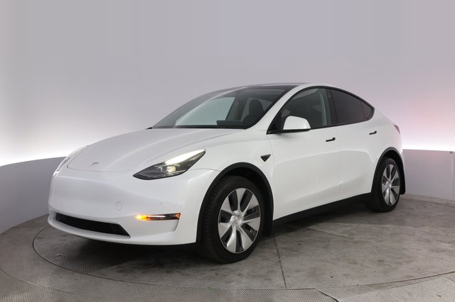 2022 Tesla Model Y — VIN 7SAYGDEE9NF559892
