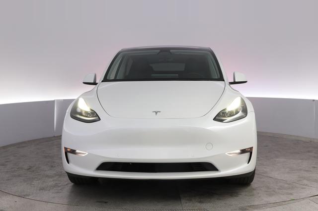 2022 Tesla Model Y — photo 9 of 22