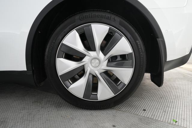 2022 Tesla Model Y — photo 7 of 22