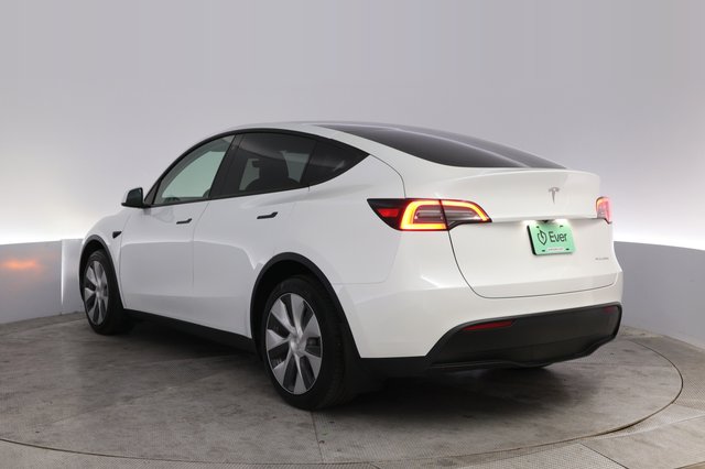 2022 Tesla Model Y — photo 13 of 22