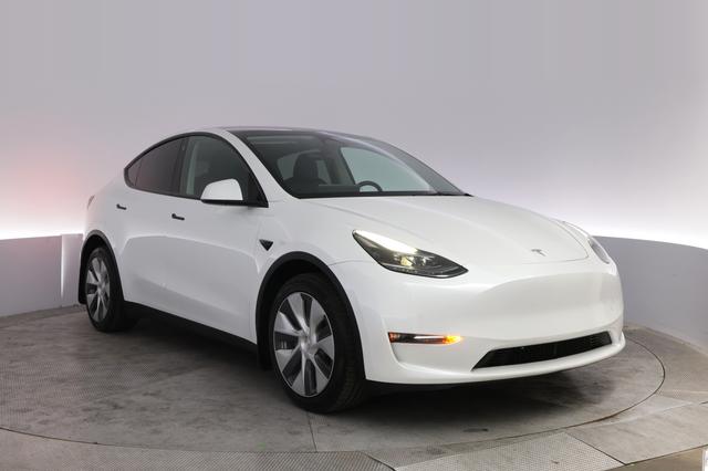 2022 Tesla Model Y — photo 10 of 22