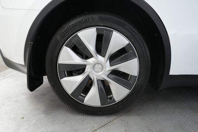 2022 Tesla Model Y — photo 17 of 22